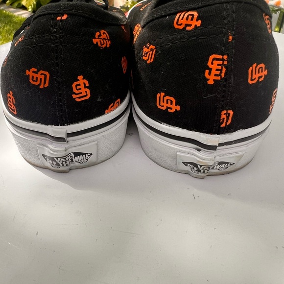 Van’s - Picture 2 of 5